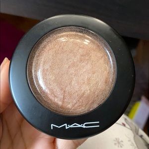 MAC-SOFT & GENTLE HIGHLIGHTER